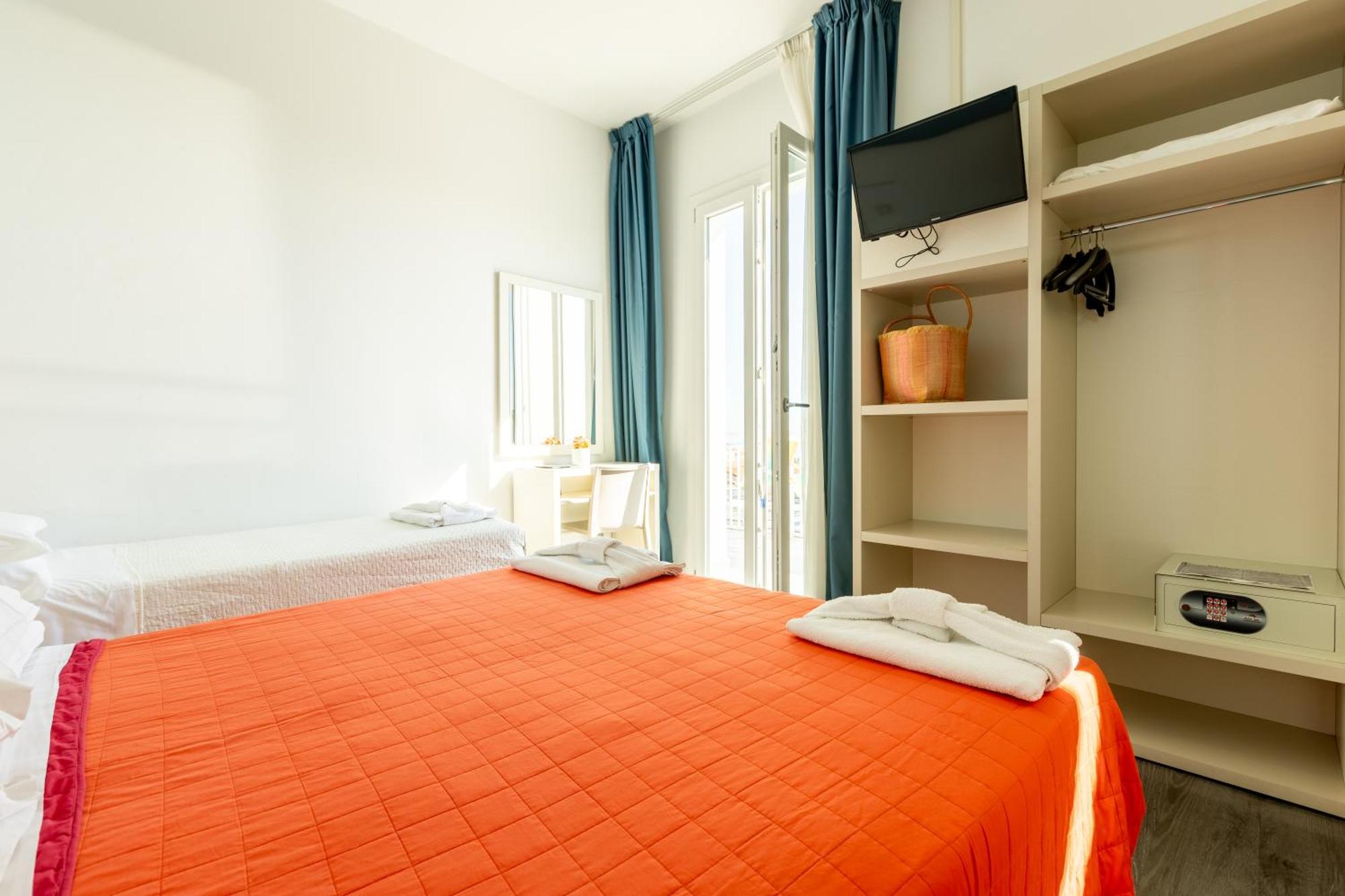 Hotel Kim Римини Экстерьер фото