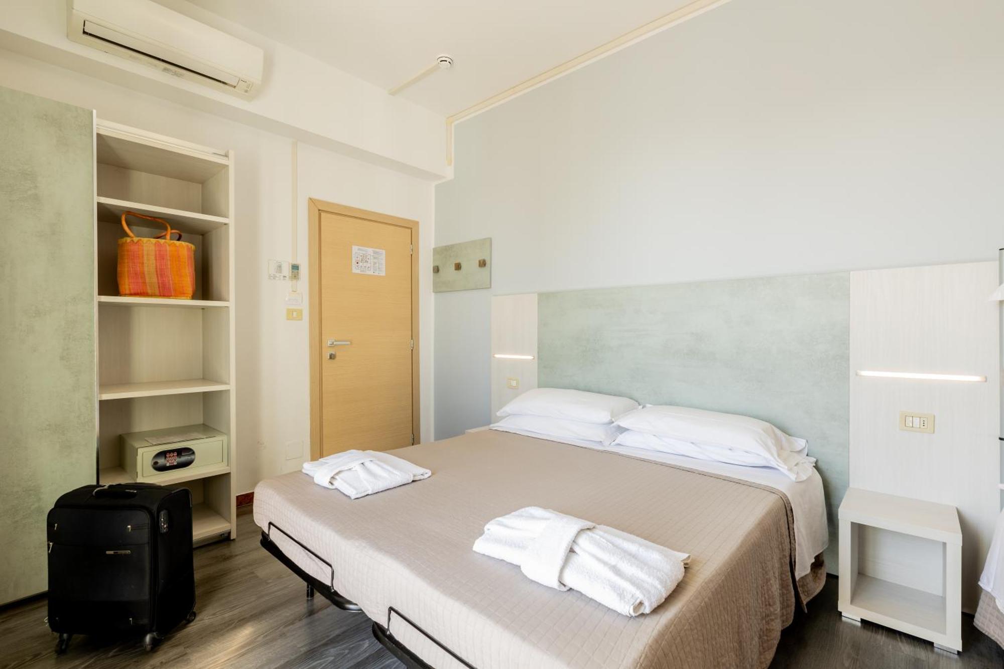 Hotel Kim Римини Экстерьер фото