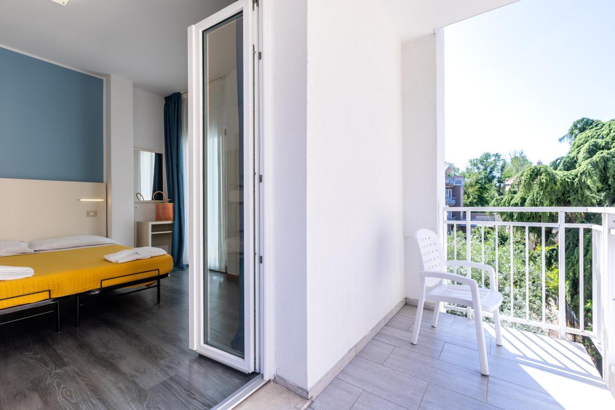Hotel Kim Римини Экстерьер фото