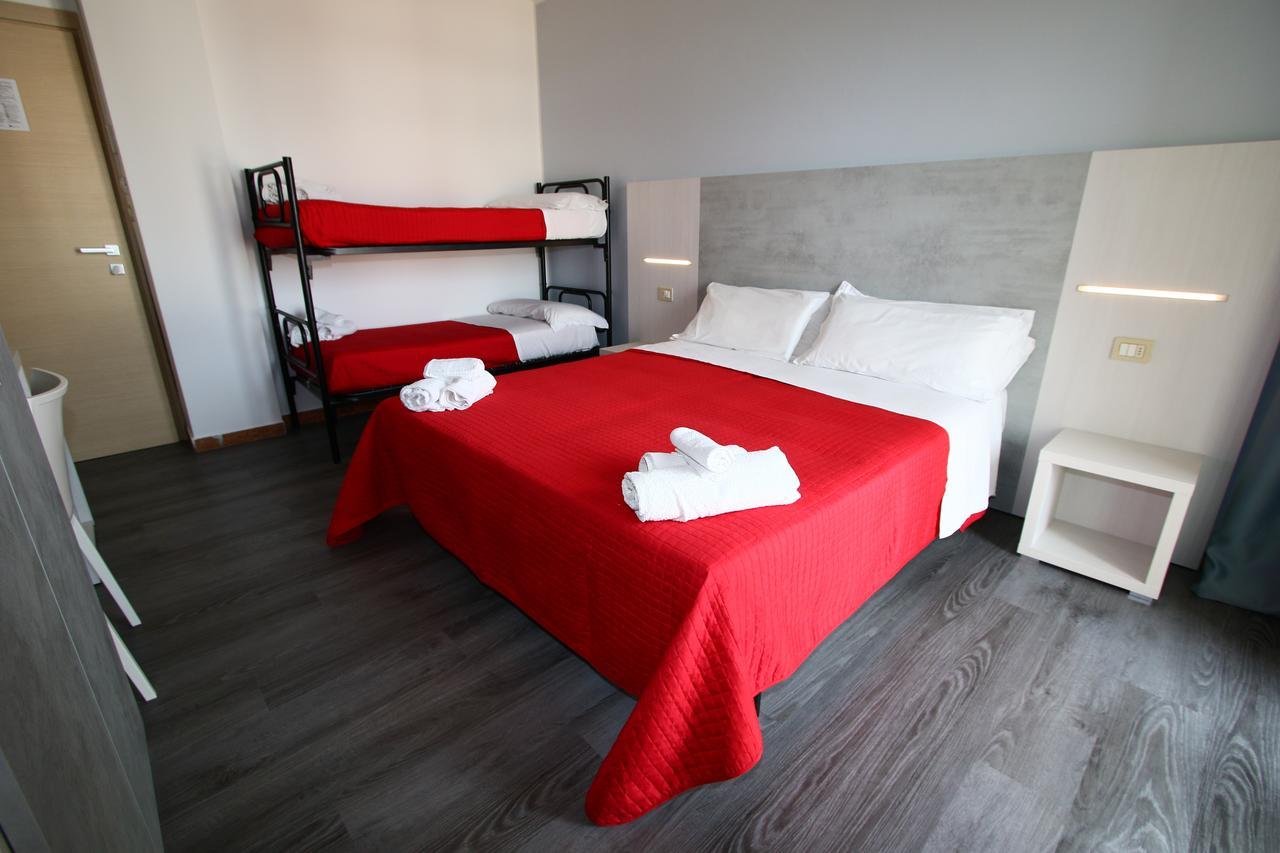Hotel Kim Римини Экстерьер фото