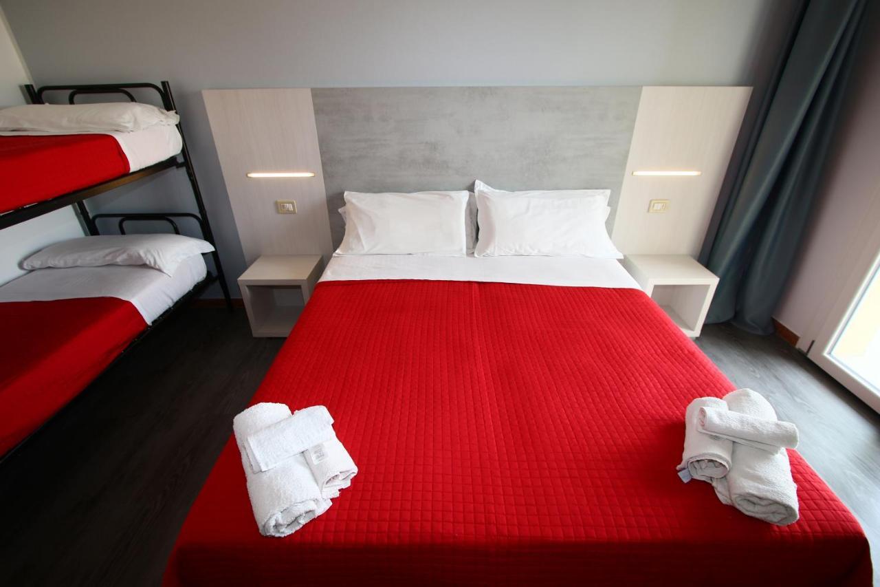 Hotel Kim Римини Экстерьер фото